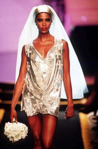 naomi campbell versace hochzeitskleid